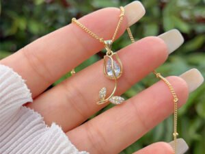 Collar tulipán zirconia chapado en oro de 18k