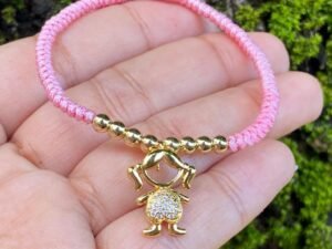 Pulsera hilo un dije personalizada chapada en oro de 18k