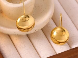 Aretes esfera grande dorada lisa acero inoxidable chapado en oro de 18k
