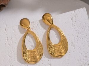 Aretes largos ovalo plano texturizados acero inoxidable chapado en oro de 18k