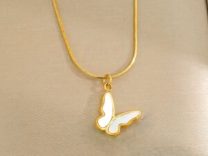 Collar cola de raton mariposa nacar acero inoxidable chapado en oro de 18k
