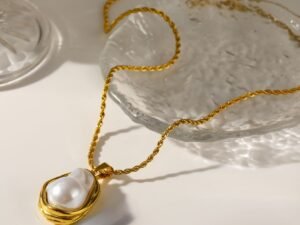Collar piedra nacar ovalada acero inoxidable chapado en oro de 18k