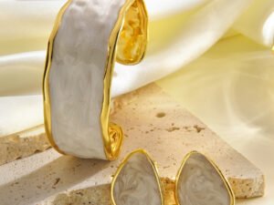 Set aro grueso y aretes nacar acero inoxidable chapado en oro de 18k