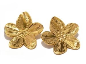 Aretes pequeños flor de cerezo acero inoxidable chapado en oro de 18k