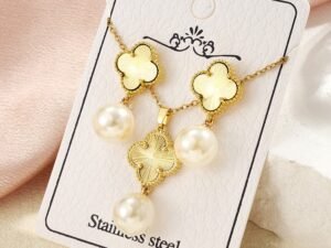 Set trebol perla colgante chapado en oro de 18k