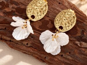 Aretes flor colgante color nacar acero inoxidable chapado en oro