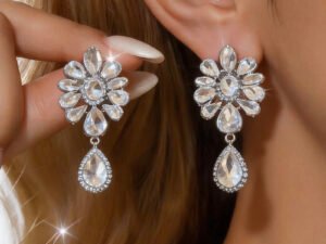 Aretes cristales grandes con gota fantasía fina.