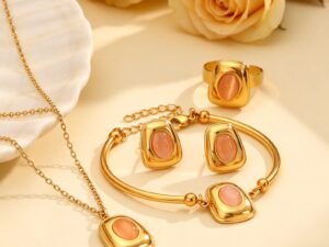 Set anillo, pulsera, collar y aretes piedra rosa acero inoxidable chapado en oro